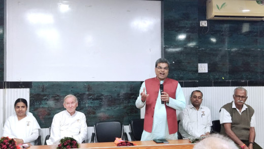 लंगट सिंह कॉलेज में फ्रांस से आए बीके माइकल शिमोन ने साझा की आध्यात्मिक प्रेरणाएं